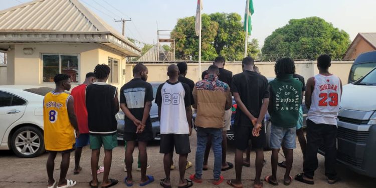 EFCC arrests 14 suspected internet fraudsters at ‘Yahoo Academy’