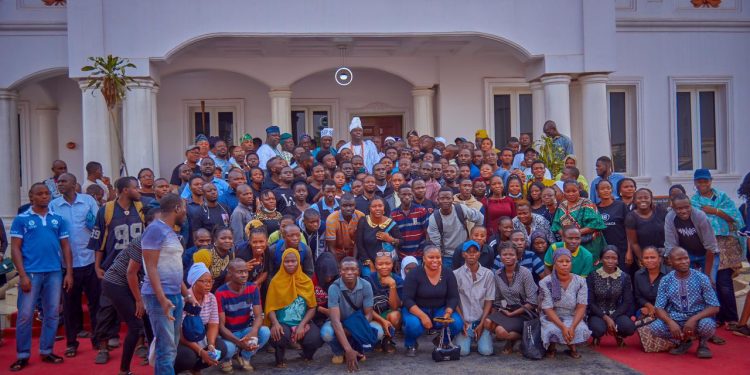 Ooni donates N10m, 1,000 bags of rice to sacked 1500 OAUTHC workers