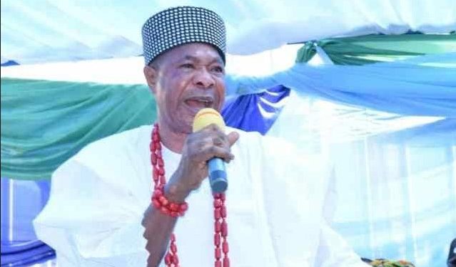 Monarch suspended for abusing naira note on musician