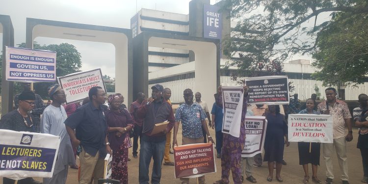 OAU ASUU protests FG’s refusal to address demands